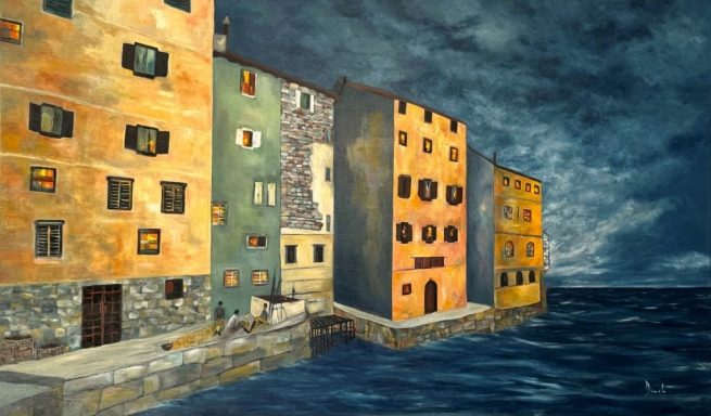 Pintura al óleo de un pueblo costero con fachadas junto al mar bajo un cielo oscuro y un muelle de piedra en primer plano.