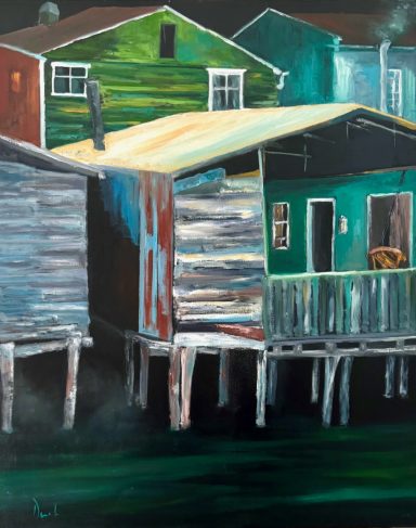 Pintura al óleo de casas de madera sobre pilotes junto al agua, con fachadas en tonos verdes, azules y ocres.